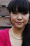 Chiński nieletnich NAO Кодака rozbieranego i rozszerzenie jej różowy klapy
