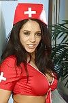 Lalin Chica MILF chicito gotas su rojo enfermera uniforme a participar Con su el amor jaula