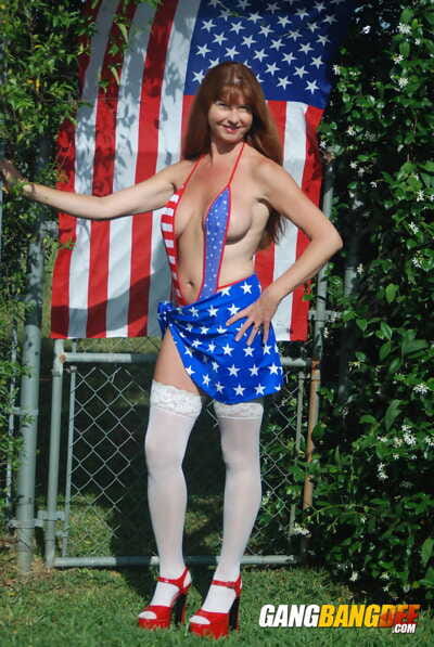 Hot mature Dee Delmar in patriotic swimsuit flaunting firm big milk shakes in the sun