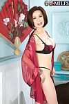 maduro Asiático ama de casa Kim Anh atornilla en interracial porno