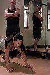 untamed e peituda Jessica Banguecoque obtém um incomum Treino a partir de ela Fitness instruir