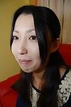 Marrone capelli giovanile Yui Nakazato è mostra off Il suo Asiatico Peloso Manicotto in Chiudere fino