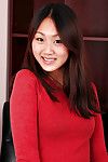 Çin Amatör Evelyn Lin Şeritler kapalı Kot ve underware için ifşa traş Amcık