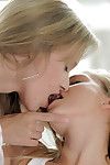 जब परी एच चलता है में पर बेला बच्चे और उसके आदमी में एक समर्पित गले लगाओ वह बनाता है एक निर्णय करने के लिए में शामिल हों उन्हें के लिए एक चिपचिपा male+male+female
