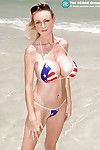 Uygun Sarışın içinde yıldız N çizgili bikini Morgan Leigh bares onu yuvarlak memeler