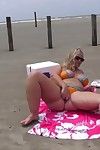 con mập vợ trần truồng tại công cộng Bãi biển