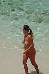 赤裸上身的 海滩 享受日光浴的 青少年 偷窥 海滩 坦率 海滩
