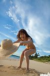 اليابانية فتاة في على الشاطئ