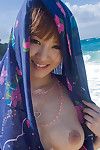 japonês menina no o Praia