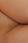 शरारती वेरोनिका शॉ के साथ अपार tits, सुरुचिपूर्ण चुभोना और मुंडा योनि