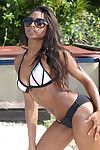 Ebony Dubbeltje Lexi Rose bevrijden groot typisch ebon tieten Van Bikini buiten