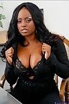 Ebony MILF babe Jada Fire spreads and feels her love-cage in the classroom