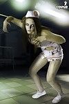 cosplay hiển đi bộ Chết zombie trong Y tá đồng phục trần truồng