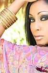 magnifique curvy indien pornstar, Priya Anjali rai, regarde nice la recherche dans et hors de Son Belle dress!