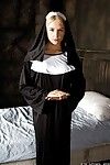 Блондинка Ангел Сара Слоун Полоски офф nun\'s униформа в пусть скольжения Большой дыни