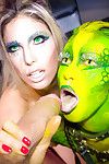 Freaky cosplay cougars Eva Parcker e Tiffany Bambola l'assunzione di anale Cazzo