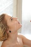 skinny juvénile Prostituée Chloe Favoriser baisée et facialed dans douche