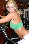Insanely clammy blonde exposing her perfect fucking body in the gym