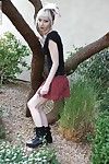 टैटू परी लड़की symone प्रस्तुत गैर में nature\'s वेश सड़क पर में pleated स्कर्ट