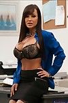 MILF patriarch in nylons Lisa Ann receives undressed and spreads her legs
