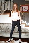espectacular Rubia hotty Jillian Janson posando solo en Spandex Pantalones