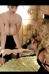 boob model Beverly Paige Geneukt :Door: De Madisons