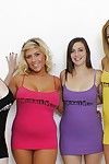 Heidi hollywood, Emily kae, Verano Rae y jaye Rosa pose No Desnudo en Calcetines