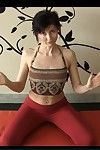 Flexible Yoga Ausbilder zeigen u Posen in die Nackt