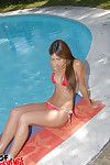 Erstaunlich spannend Babe Mit Anmutig Körper posing in Bikini outdoor