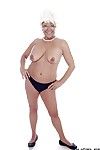 Nonna pornostar Karen Estate modellazione completamente Vestito prima Erotico danza nudo