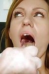 Nice tiener Olga Barz houdt van wanneer haar Dokter vingers haar Vagina