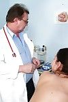 Overijverige flapper pornstar Monika krijgt naughty haar oud Dokter