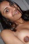 kinky भारतीय लड़कियां प्रदर्शित उनके रसदार दौर स्तन