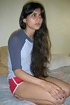 Sexually intrigued Indian chick doing sleazy poses in the exposed