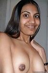 Double appealing Indian chicks posing naked for their BFs