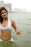 भारतीय गर्लफ्रेंड प्रदर्शित उनके सेक्सी तंग शव