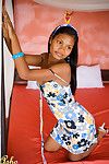 indyjski cutie Asha kumara postawy w A Uroczy Dziewczyna Garnitur