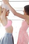 एमेच्योर महिला एस्पेन राज और नाओमी जंगल का उपयोग करें खिलौनों से चुदाई लंड पर skinhead uteruses