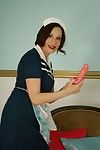 hot Reifen Angel in Maid uniform Strippen und Spielen Mit ein Spielzeug