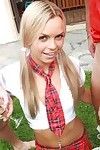 tiener Sabrina Blond Dubbel Geneukt in vochtige outdoor Groep geslacht met dp