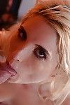 Blond Tiener Piper Perri paardrijden ruw dick met vinger in anaal Opening