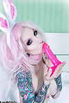 Tatuado gótico Bunny maquinilla de afeitar Candi juega Con rosa engranaje