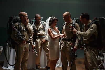 Unversucht Armee Braut veronica Avluv voluptuous interracial groupie auf HOCHZEIT Nacht