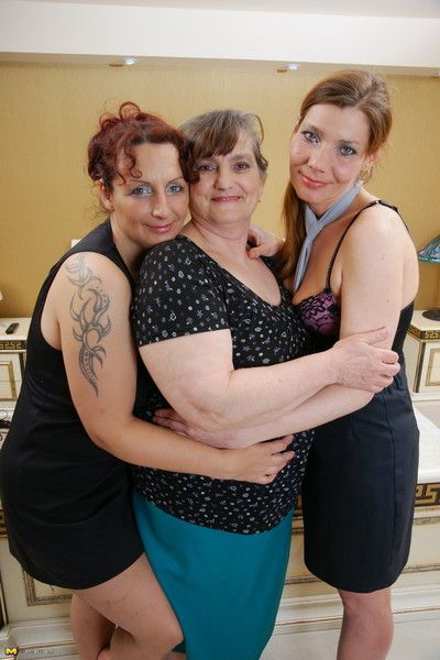Three lesbian housewives go shoplift