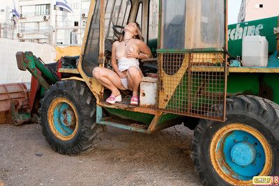 Masturbation Neben Einem Traktor