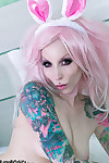 Tattooed gothic bunny razor candi plays with pink toy